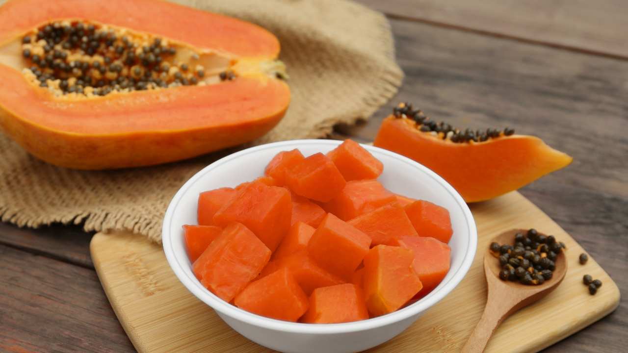 10 Reasons to Eat Papaya