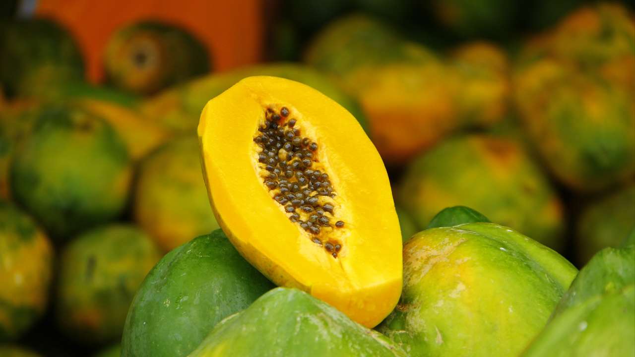 10 Reasons to Eat Papaya