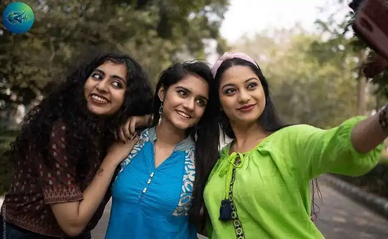 সেলফি থেকেই ফাঁস হতে পারে আপনার বাড়ির ঠিকানা